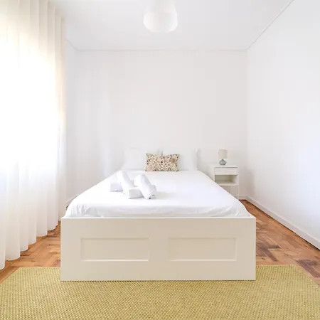 Urban Moura Flat By House And People Braga