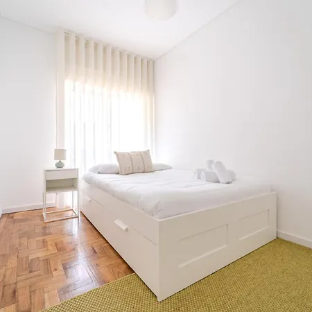 Urban Moura Flat By House And People *