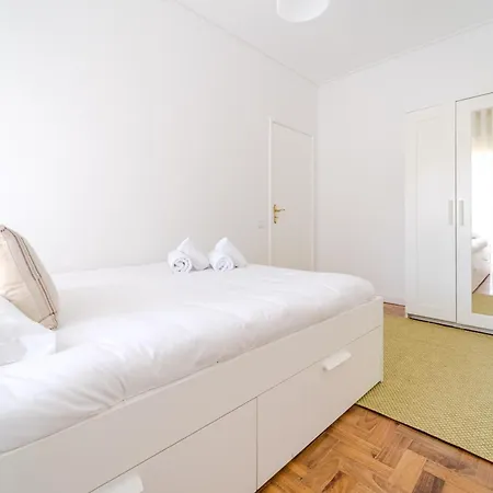 Urban Moura Flat By House And People