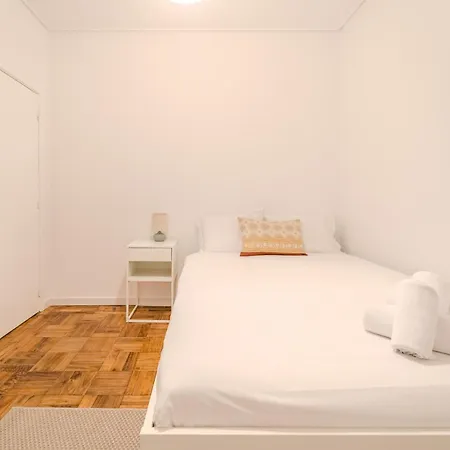 Urban Moura Flat By House And People アパート ブラガ