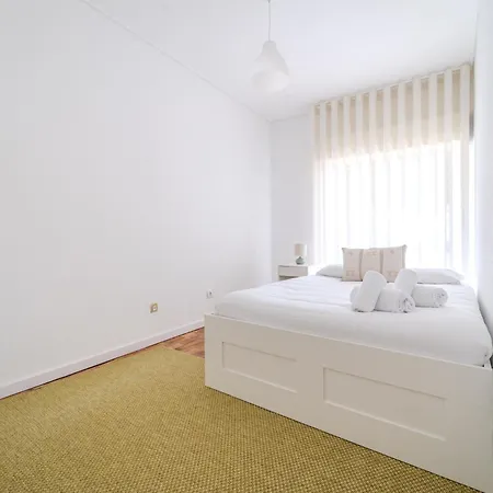 Urban Moura Flat By House And People * Μπράγκα