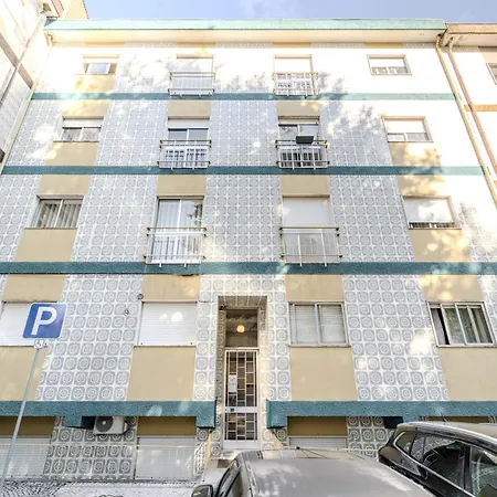 Urban Moura Flat By House And People *