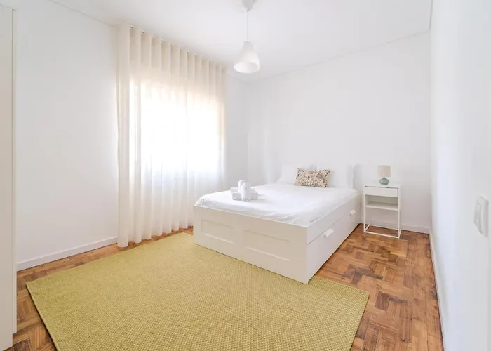 Urban Moura Flat By House And People