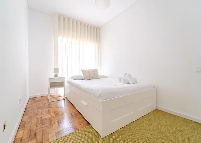 Urban Moura Flat By House And People *