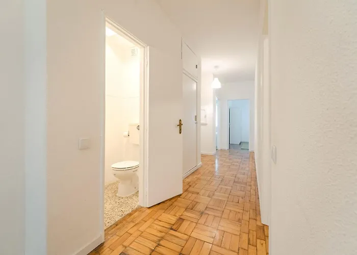 Urban Moura Flat By House And People